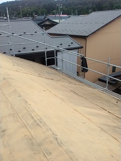 下地（野地板）の確認と補強